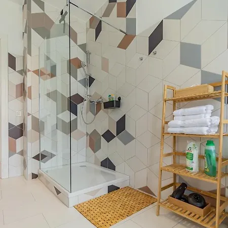 Modernes - Zentral, Ruhig, Wlan, Netflix, Kueche, Schreibtisch, Parkplatz, Waschtrockner * Cottbus