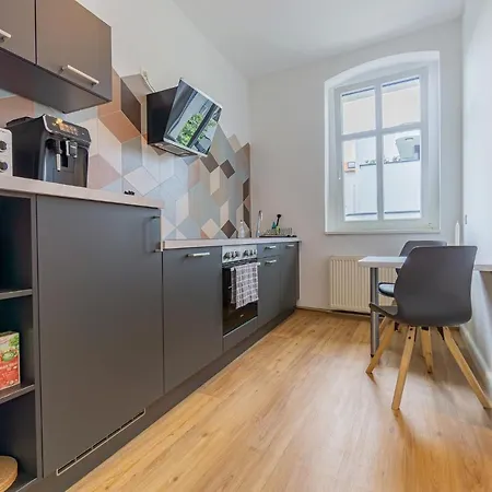 Modernes - Zentral, Ruhig, Wlan, Netflix, Kueche, Schreibtisch, Parkplatz, Waschtrockner Cottbus