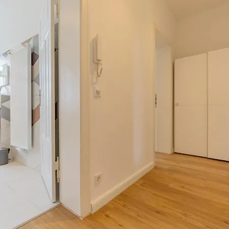 Modernes - Zentral, Ruhig, Wlan, Netflix, Kueche, Schreibtisch, Parkplatz, Waschtrockner Apartmán Cottbus