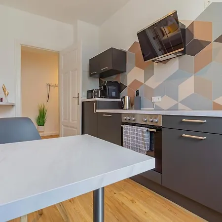 Modernes - Zentral, Ruhig, Wlan, Netflix, Kueche, Schreibtisch, Parkplatz, Waschtrockner