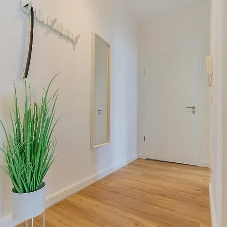 Modernes - Zentral, Ruhig, Wlan, Netflix, Kueche, Schreibtisch, Parkplatz, Waschtrockner Cottbus