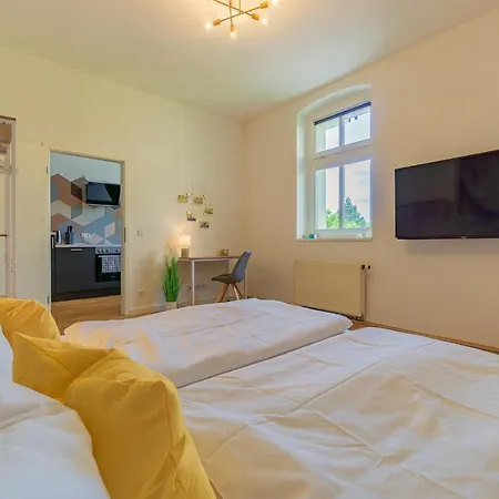 Apartment Modernes - Zentral, Ruhig, Wlan, Netflix, Kueche, Schreibtisch, Parkplatz, Waschtrockner *