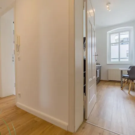 - 40m², Zentral, Netflix, Küche, Schreibtisch, Parkplatz, Waschtrockner, Wlan Apartment Cottbus