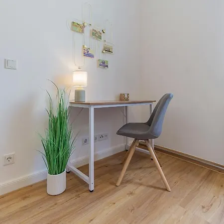 Modernes - Zentral, Ruhig, Wlan, Netflix, Kueche, Schreibtisch, Parkplatz, Waschtrockner *