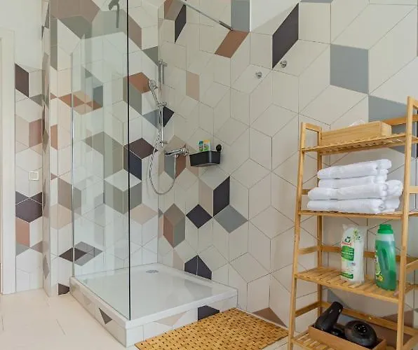 Modernes - Zentral, Ruhig, Wlan, Netflix, Kueche, Schreibtisch, Parkplatz, Waschtrockner * Κότμπους