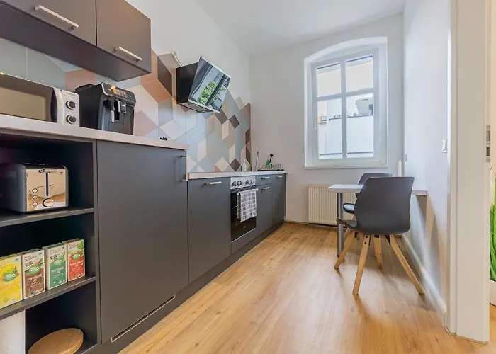 Modernes - Zentral, Ruhig, Wlan, Netflix, Kueche, Schreibtisch, Parkplatz, Waschtrockner كوتبوس