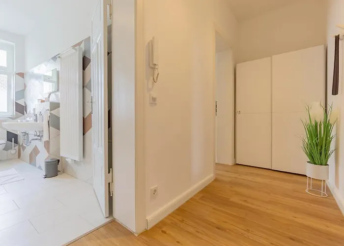 Modernes - Zentral, Ruhig, Wlan, Netflix, Kueche, Schreibtisch, Parkplatz, Waschtrockner شقة كوتبوس