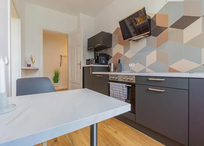 Modernes - Zentral, Ruhig, Wlan, Netflix, Kueche, Schreibtisch, Parkplatz, Waschtrockner