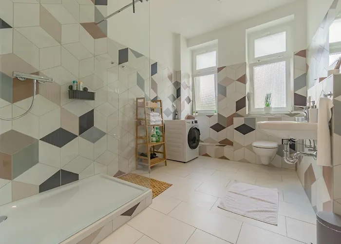 Modernes - Zentral, Ruhig, Wlan, Netflix, Kueche, Schreibtisch, Parkplatz, Waschtrockner